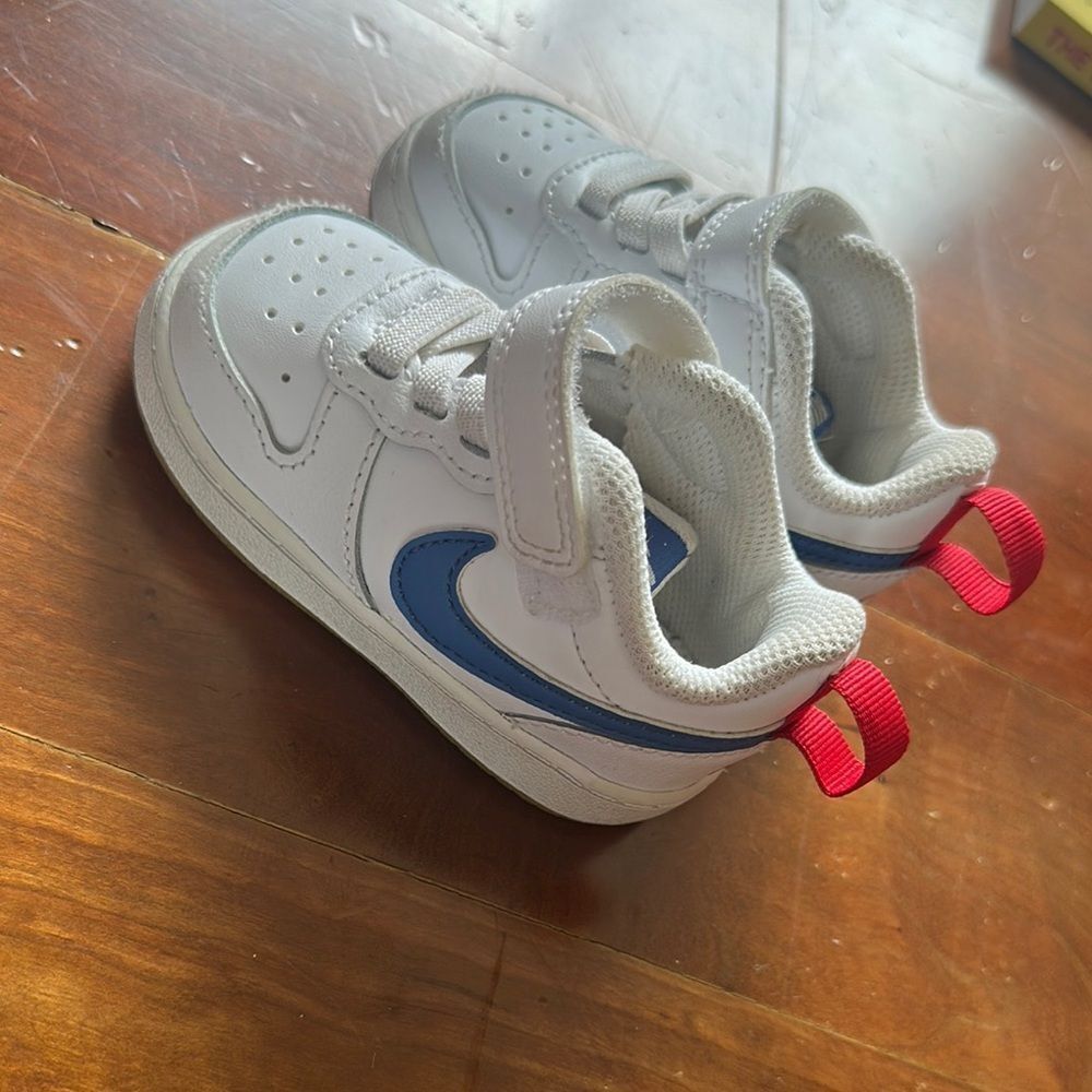 Nike Kids White Sneakers with Blue Swoosh and Red Heel Tabs